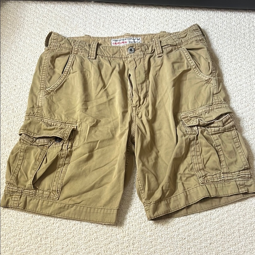 Men's American Eagle classic length Khaki Cargo Shorts
